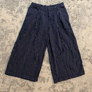 Wide leg crop pants size small